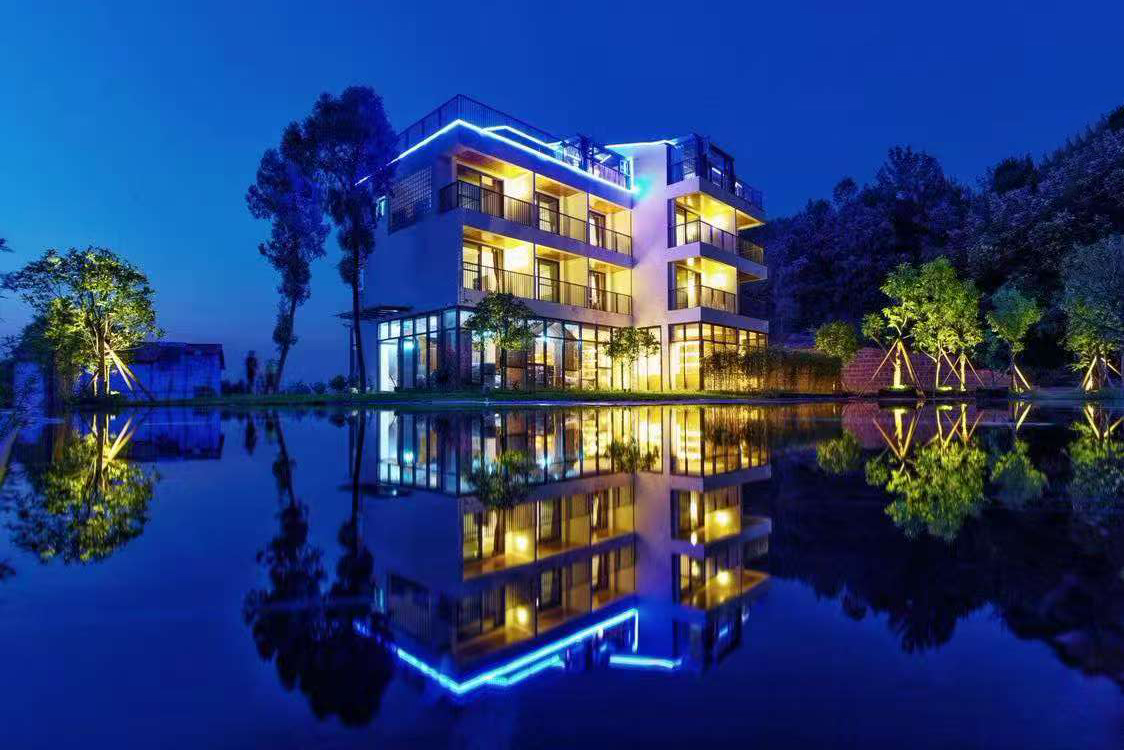 山外别院民宿夜景